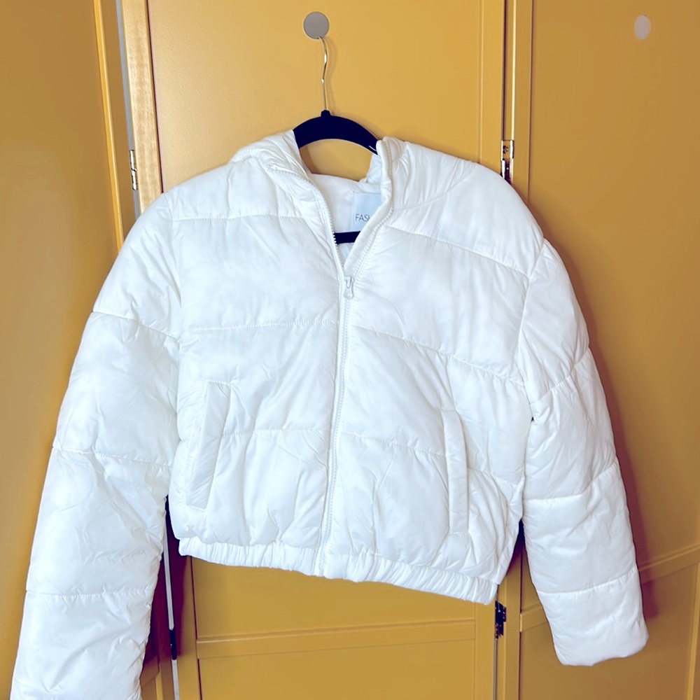 White crop puffer jacket